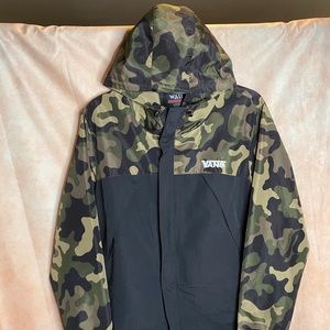 VANS Camo Windbreaker Size: M